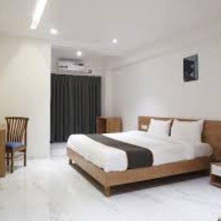 L P Regency, Pune Extérieur photo