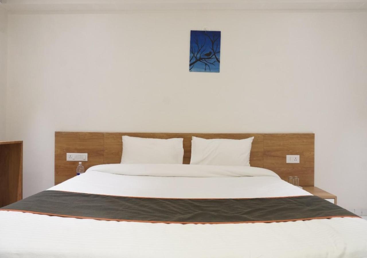 L P Regency, Pune Extérieur photo