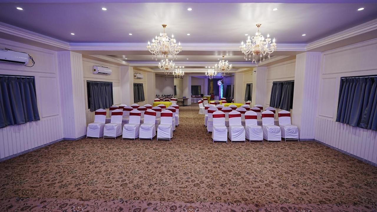 L P Regency, Pune Extérieur photo
