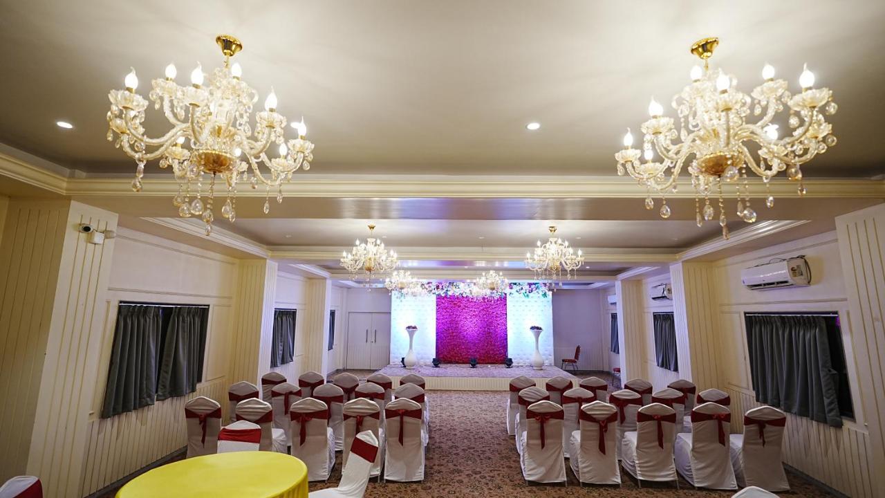 L P Regency, Pune Extérieur photo