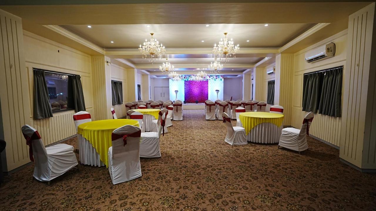 L P Regency, Pune Extérieur photo