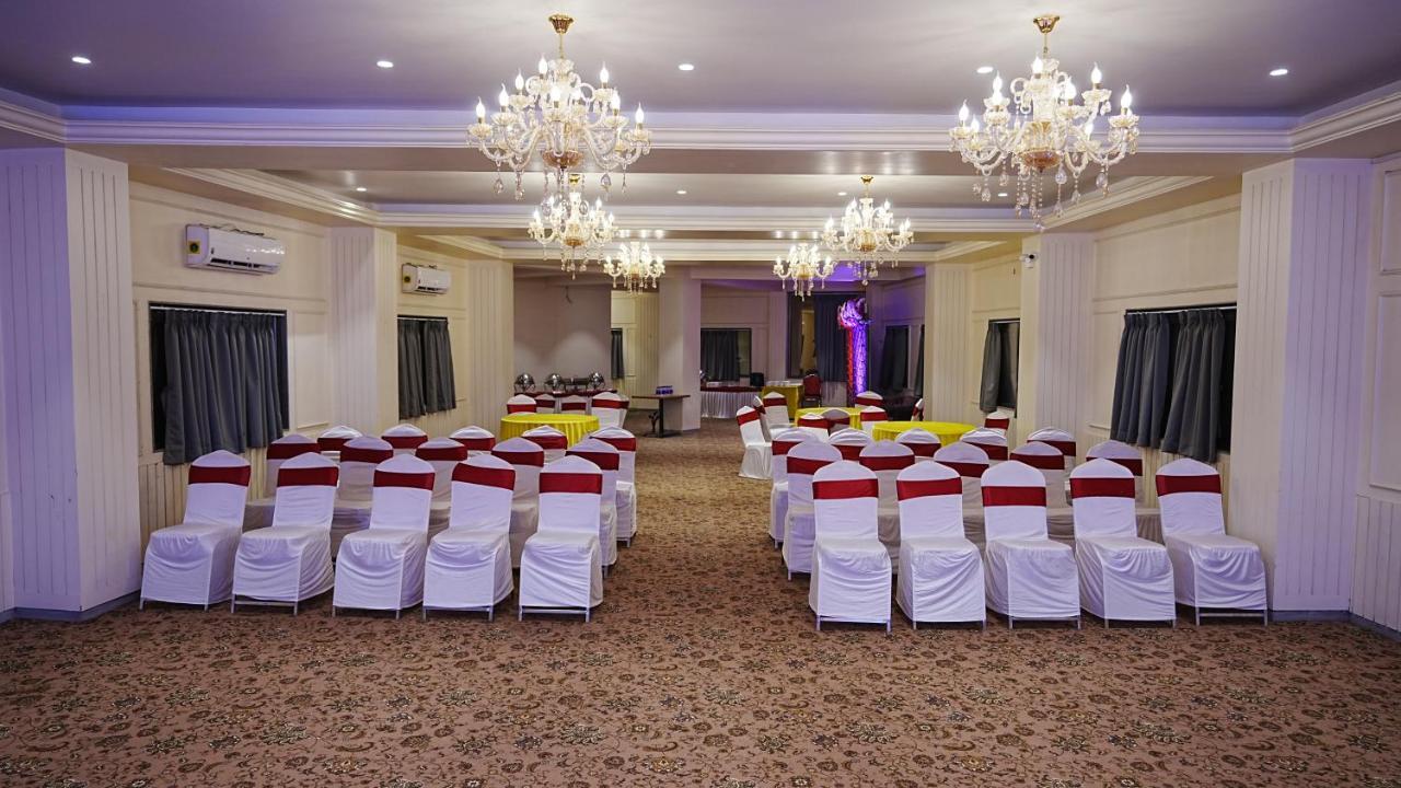L P Regency, Pune Extérieur photo