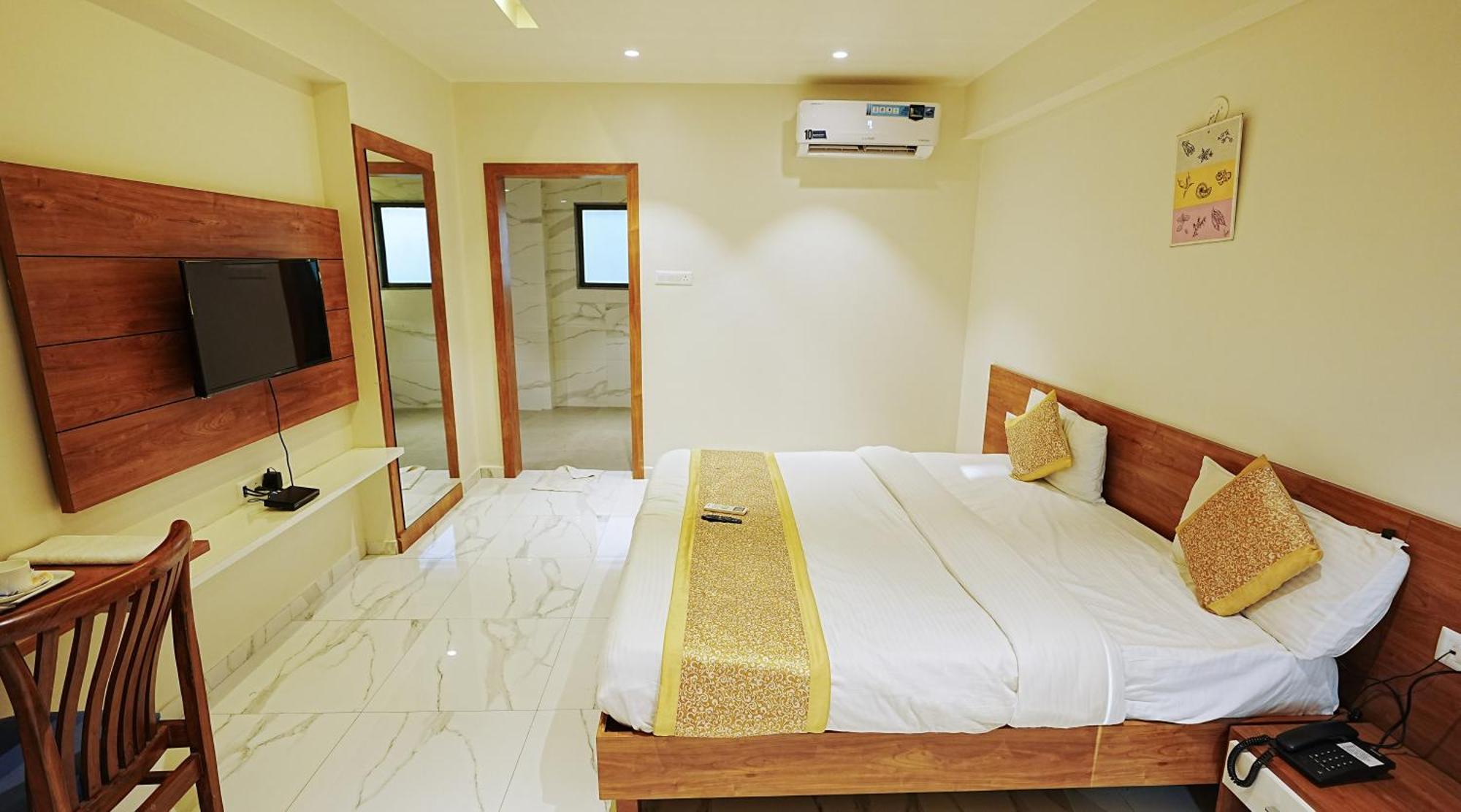 L P Regency, Pune Extérieur photo