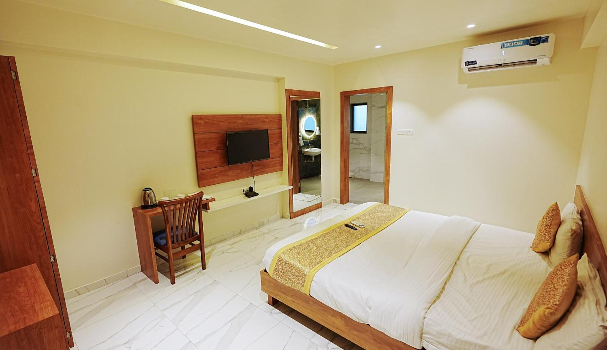 L P Regency, Pune Extérieur photo