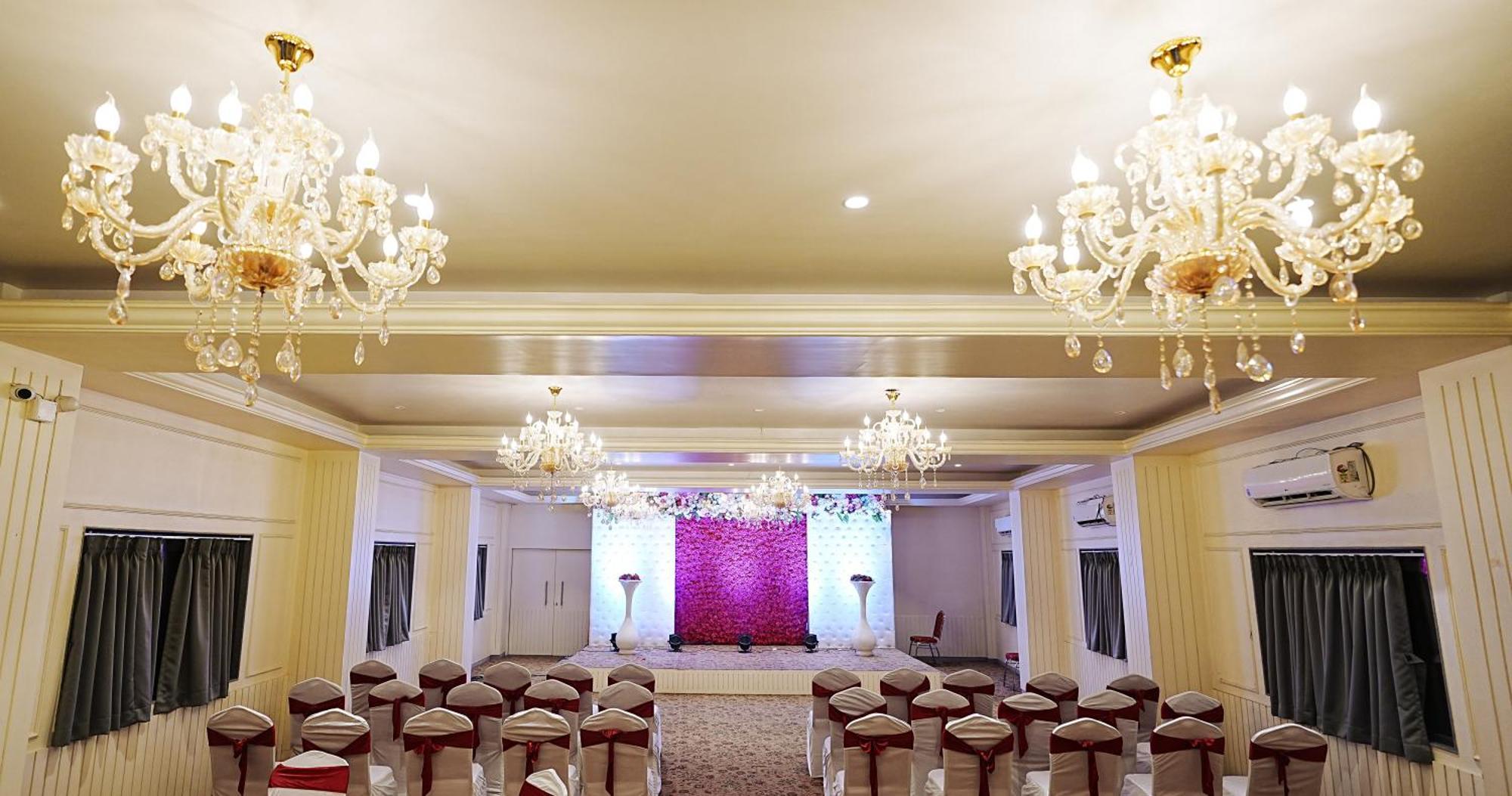 L P Regency, Pune Extérieur photo