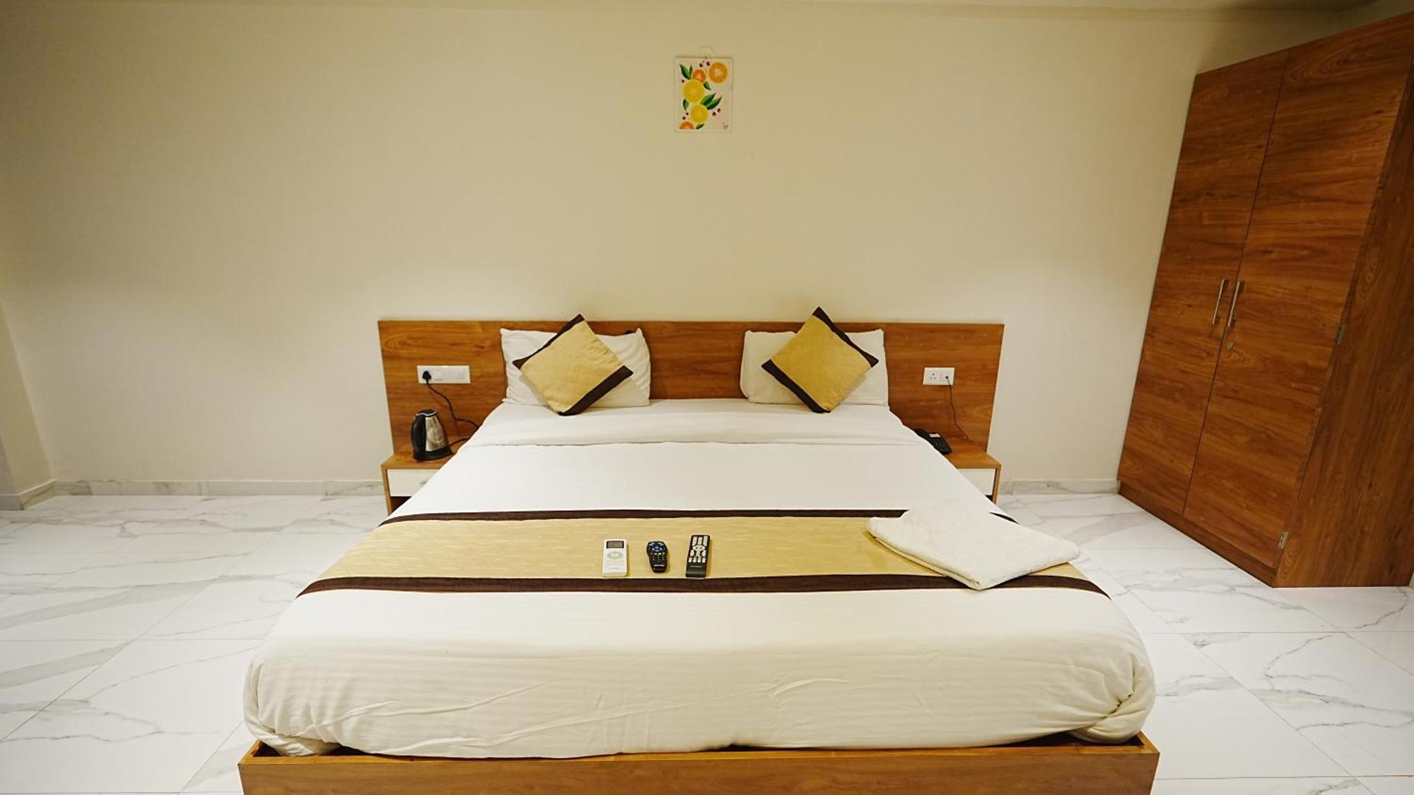 L P Regency, Pune Extérieur photo