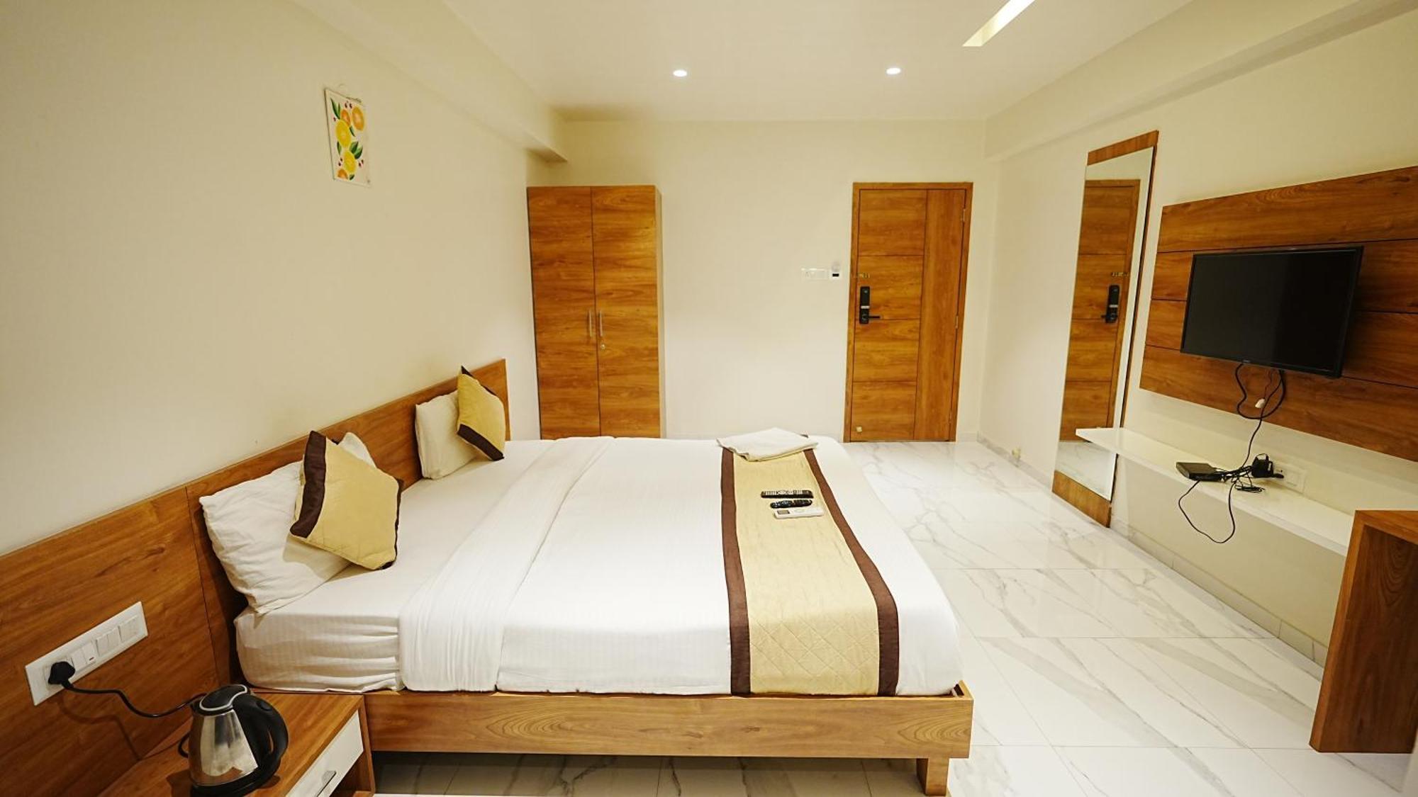 L P Regency, Pune Extérieur photo