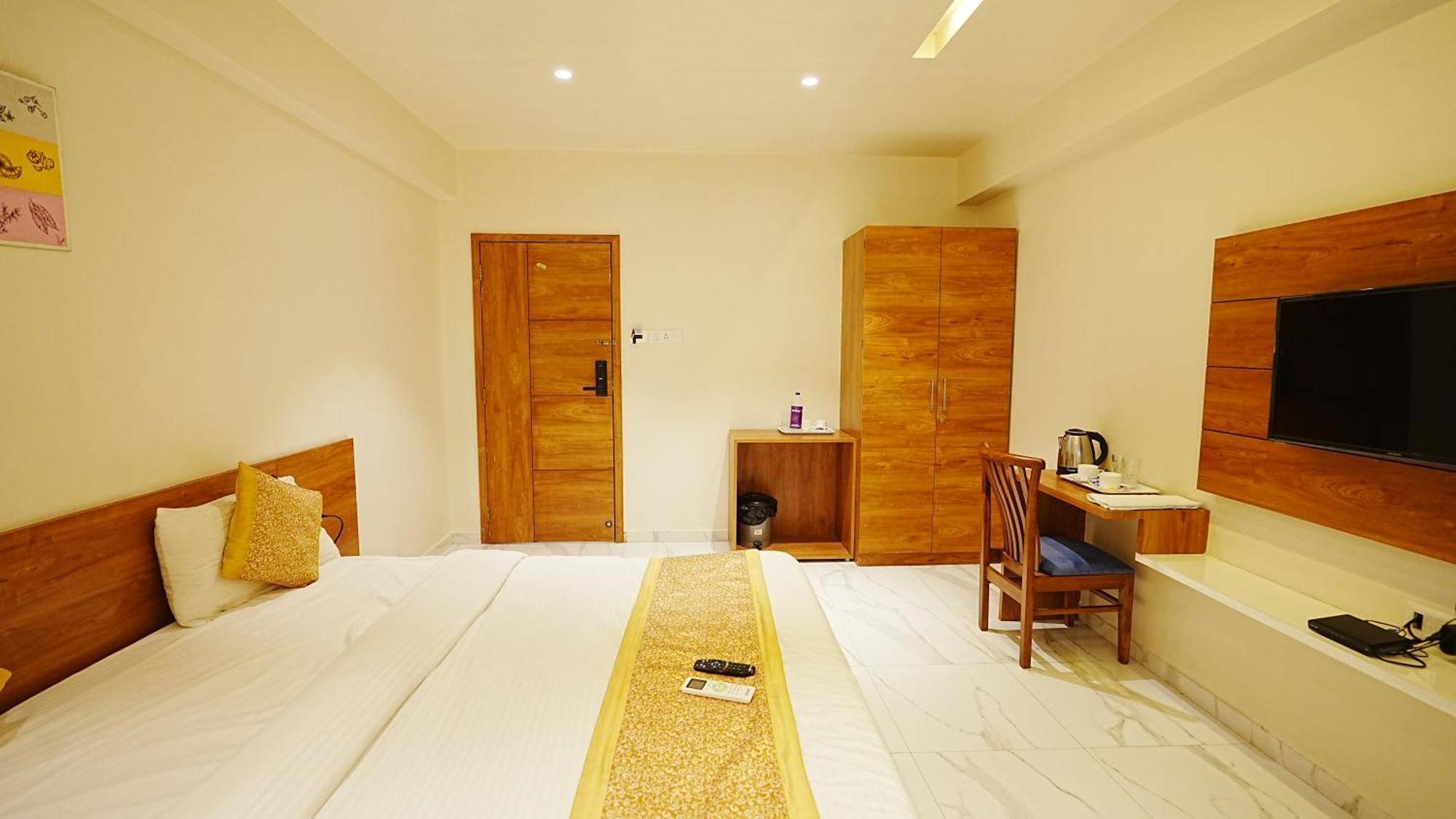 L P Regency, Pune Extérieur photo